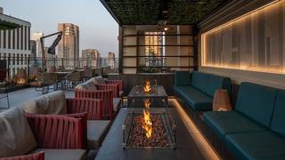 Fire pit at Riu Plaza Chicago photo