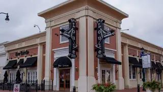 A photo of Bar Louie - Lyndhurst restaurant