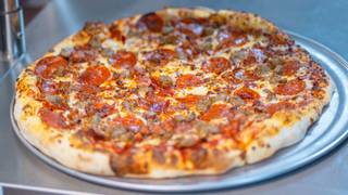 Daily Happy Hour $5 Drinks & $10 Pizzas Photo