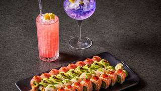 写真（Pre/Post Theatre Menu & Two Cocktails £54 to share）