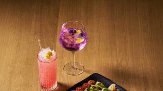 写真（Pre/Post Theatre Menu & Two Cocktails £54 to share）