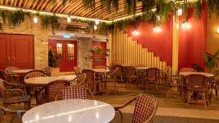 Heated Courtyard Drink and/or Food Booking張相片