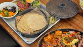 Fajita Fridays!  $5 off all Fajitas at Metzy's!張相片