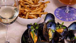 Unlimited Mussels & Frites | Every Wednesday Foto