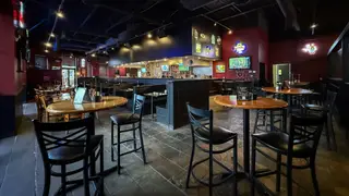 Foto von Los Amigo's Sports Bar + Bites Restaurant