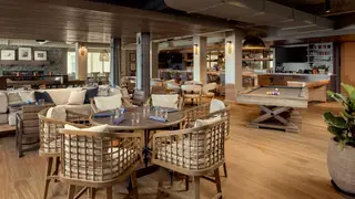 Une photo du restaurant Torpedo Lounge at Newport Harbor Island Resort