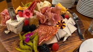 写真（Complimentary Charcuterie Board - Ladies Night Out）