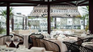 Lunch with an view of the Eiffel Tower ! Photo