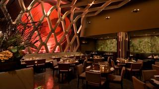 Pre-Theater Dining at Koi New York Foto