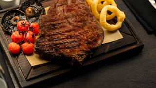 写真（Tomahawk steak for two - £65）