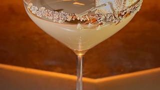 写真（S'mores Martini Cocktail $12）