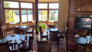 Una foto del restaurante The View Restaurant at the Mirror Lake Inn