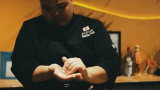 写真（Onigiri Chef Taro Kiso at Ishizuka）