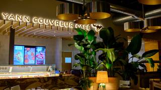 Karaoke Night at Yann Couvreur Café – Wynwood foto