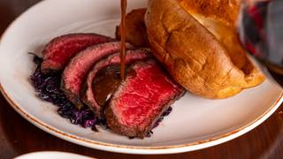Complimentary Glass of Wine with a Sunday Roast foto