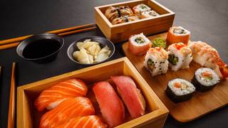 Sushi + Sapporo Happy Hour! foto