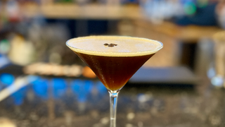 Happy Hour: $2 Off Drinks & Free Parking! foto