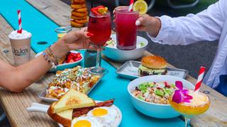Friendship Bracelet Making Dining Experience 🍒 Photo
