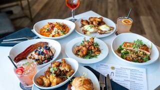 Celebrate Mom at Seven Doors! foto