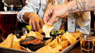 Celebrate Cinco de Mayo with Bar Louie! foto