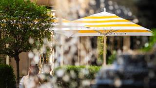 Clicquot Courtyard at Waldorf Astoria Chicago foto