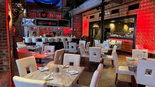 Una foto del restaurante The Firestone Grill Room - Martini Bar - Skybar