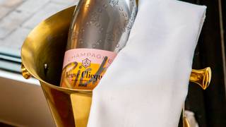 30% off Selected Bottles of Champagne on Fridays foto