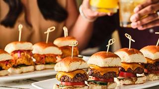Sliders & Smash At The Bar foto