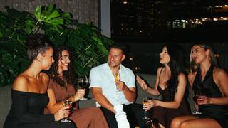 Bottomless – Golden Hour Session (5pm - 7pm) foto