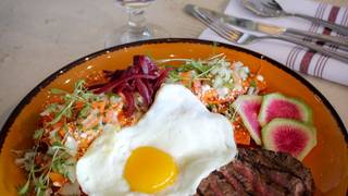 Father's Day Brunch: Chilaquiles Steak & Eggs foto