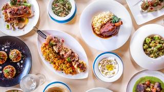 Weekend Brunch 🌿🥂🧇🍽️🍋☕✨ foto