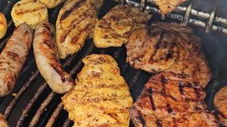 Großes Grillbuffet - Grill & chill Photo
