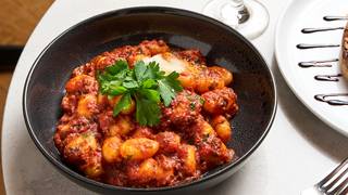 Pasta & Vino Night – Every Thursday at Mr Burton foto
