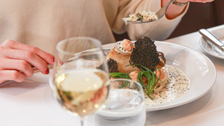 5 courses & a glass of Cremant de Bourgogne foto