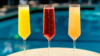 Bubbles + includes One Glass of Cava + 2 Refills foto
