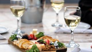 Wine Tasting by the West Lake foto