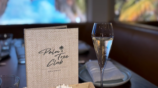 Prosecco & Pearls Every Thursday foto