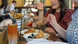 Live Music Fridays & Bottomless Brunch Sundays! foto