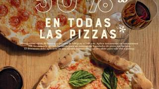 Pizzas 50% off foto