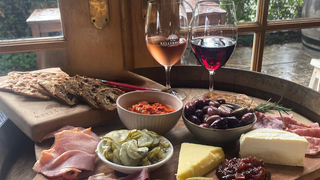Friday Vineyard Platter and Wine foto