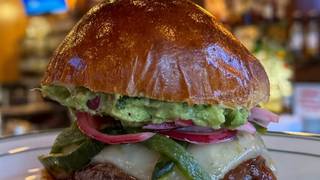 Experience Luxbar's Sandwich of the Month! foto