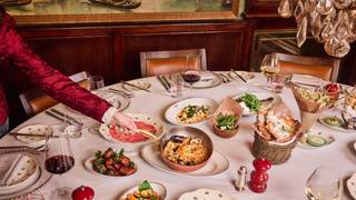 Group Dining at Harry’s foto