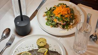 Elevate Your Lunch Experience! foto