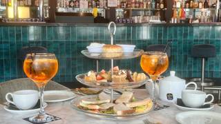 Afternoon Tea including a glass of Fizz/Cocktail foto
