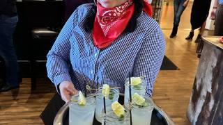 Bandanas & BBQ Farm Table Dinner foto