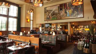 Photo du restaurant Hudson's Bar & Grill The Heathman Lodge