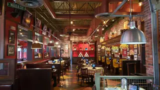 A photo of Uno Pizzeria & Grill - Southport restaurant