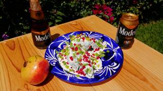 写真（SABROSOS CHILES EN NOGADA Y CERVEZA MODELO）