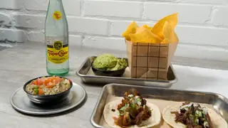 A photo of Luna's Tacos & Tequila restaurant