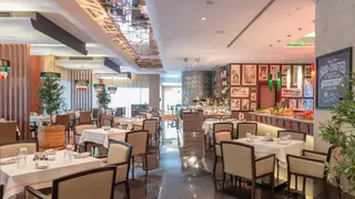 Una foto del restaurante Dino’s Bistro Italiano  / Pearl Rotana Capital Centre / Abu Dhabi